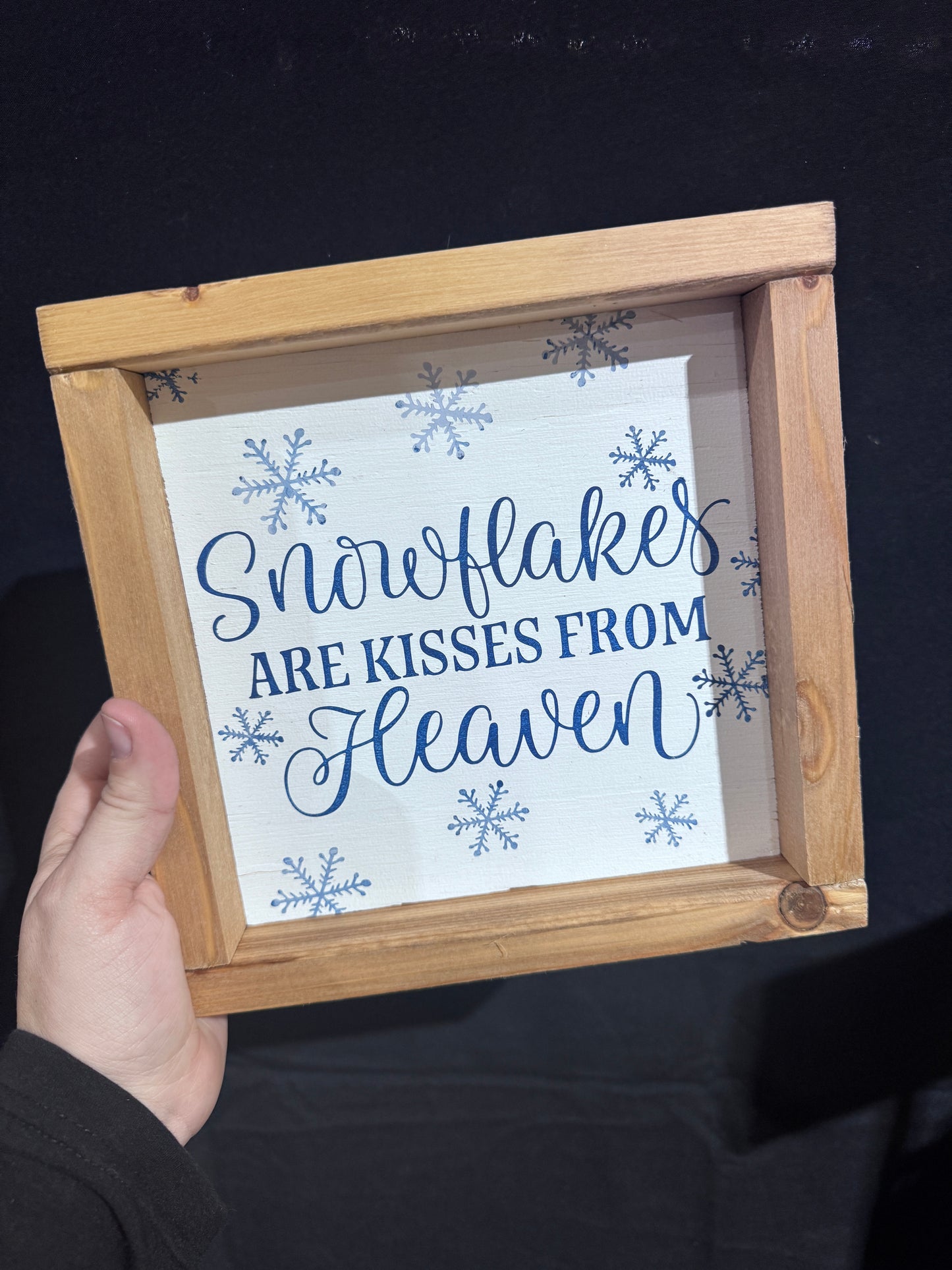 Snowflake Kisses Sign